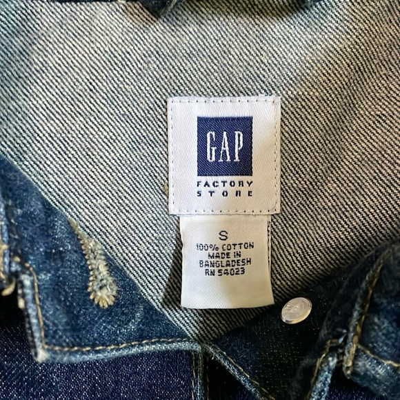 GAP dark wash blue jean jacket. S - Picture 5 of 5